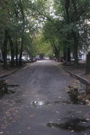 Jura-Soyfer-Straße in Charkiw bei Regenwetter