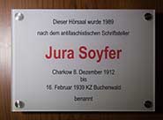 Schild zum Jura Soyfer Hörsaal des Instituts für Theaterwissenschaft
